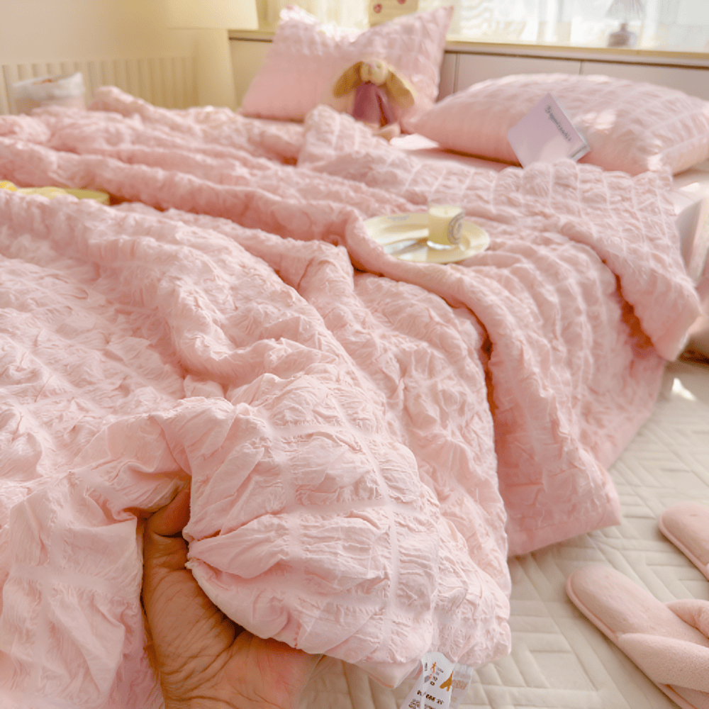Crinkled Textured Summer Duvet — Lightweight Quilt for Warm Nights — Front view