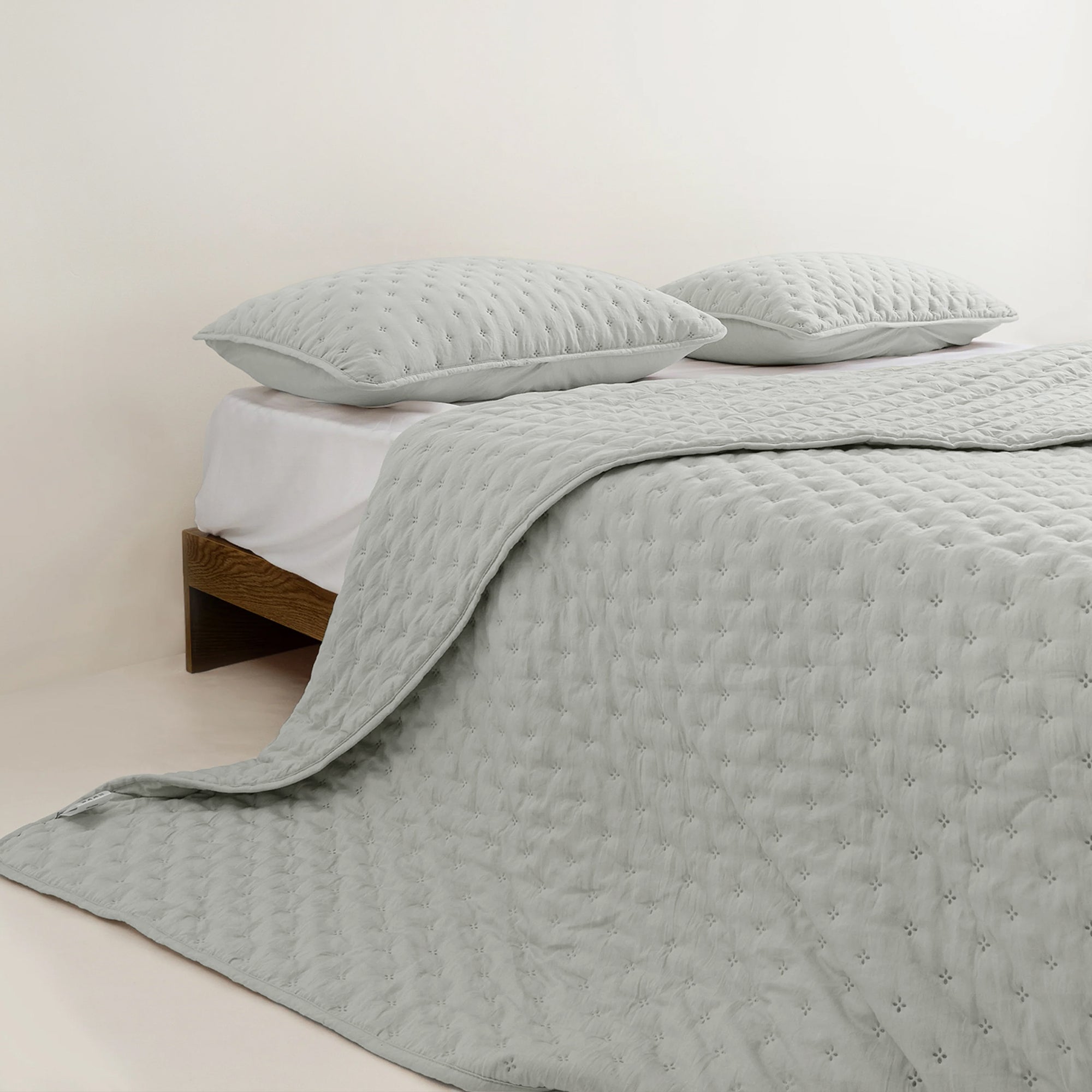 snag-free-quilted-coverlet-pet-friendly-reinforced-stitch#Colour_Light pistachio