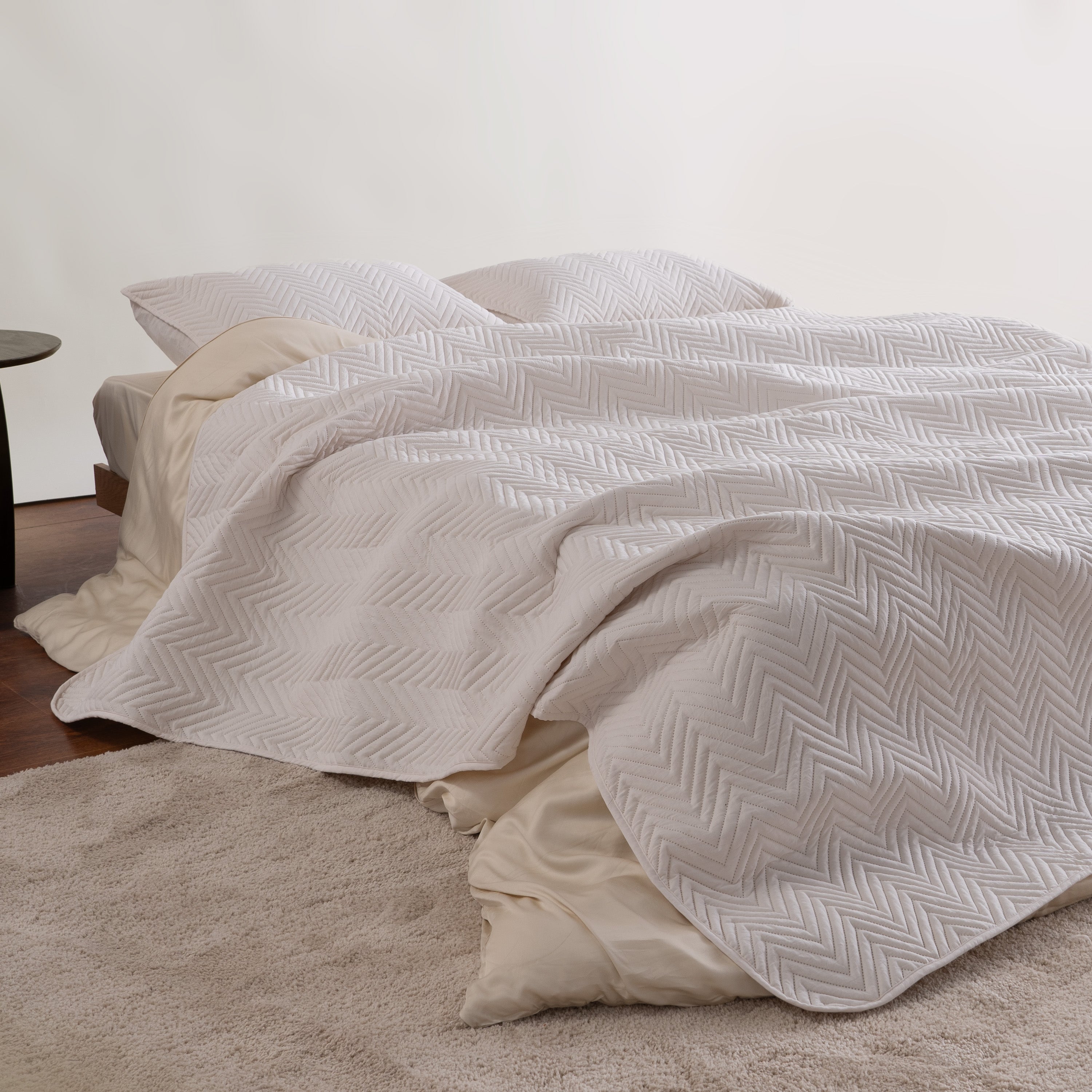 snag-free-quilted-coverlet-pet-friendly-reinforced-stitch#Colour_Chiffon white
