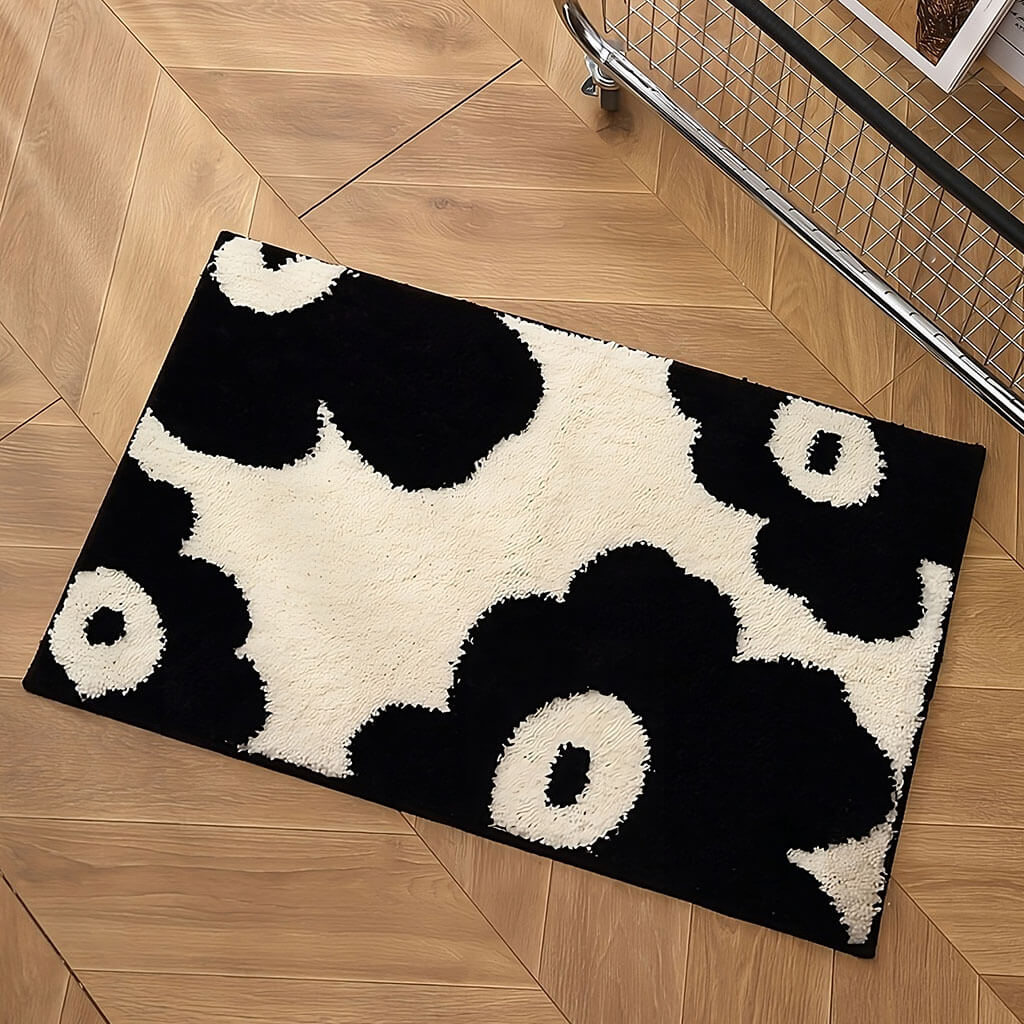 Black & White Flowers Tufted Rug — Soft Accent Rug for Bedroom Layering — Detail