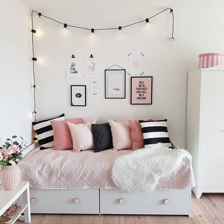 Black Wire Bulb String Lights — Warm LED Mood Lighting for Bedside — Detail