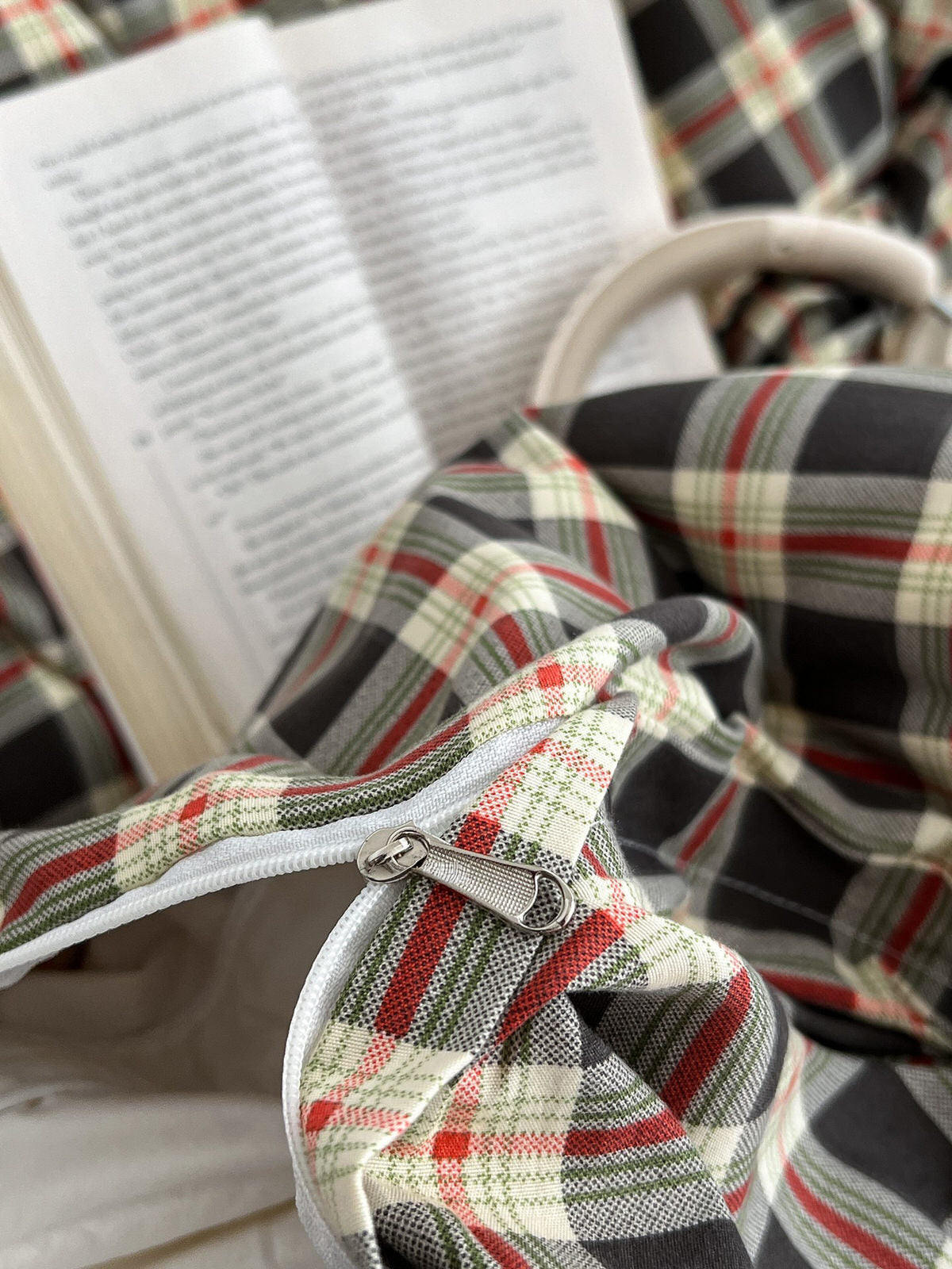 Green Plaid Bedding Set — Brushed Cotton-Blend Cover for Cosy Winter Bedrooms — Detail
