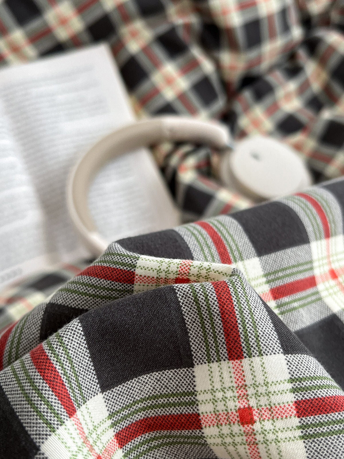 Green Plaid Bedding Set — Brushed Cotton-Blend Cover for Cosy Winter Bedrooms — Lifestyle 1