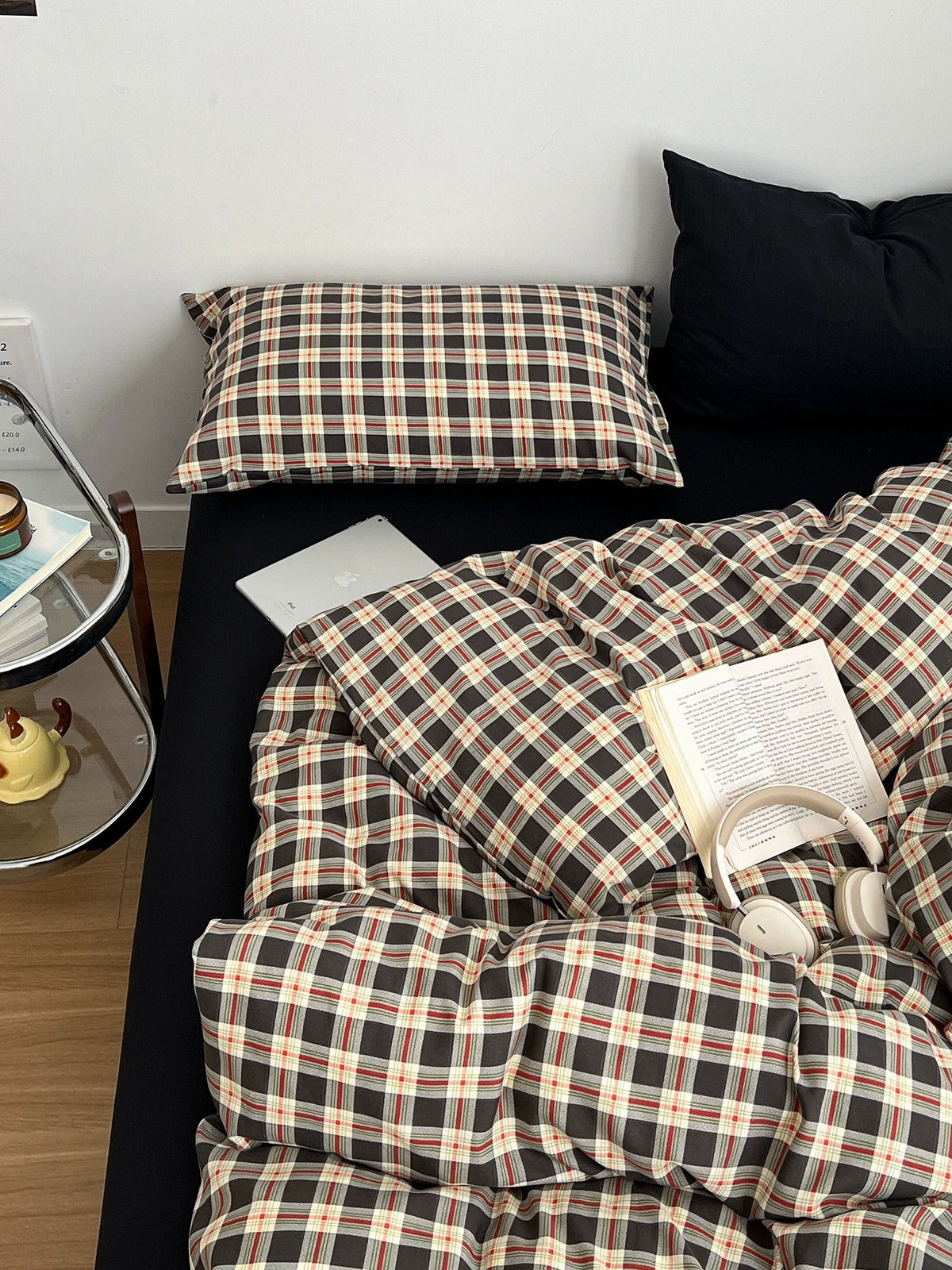 Christmas Plaid Print Bedding Set — Soft-Touch Cotton Duvet & Pillowcases — Front view