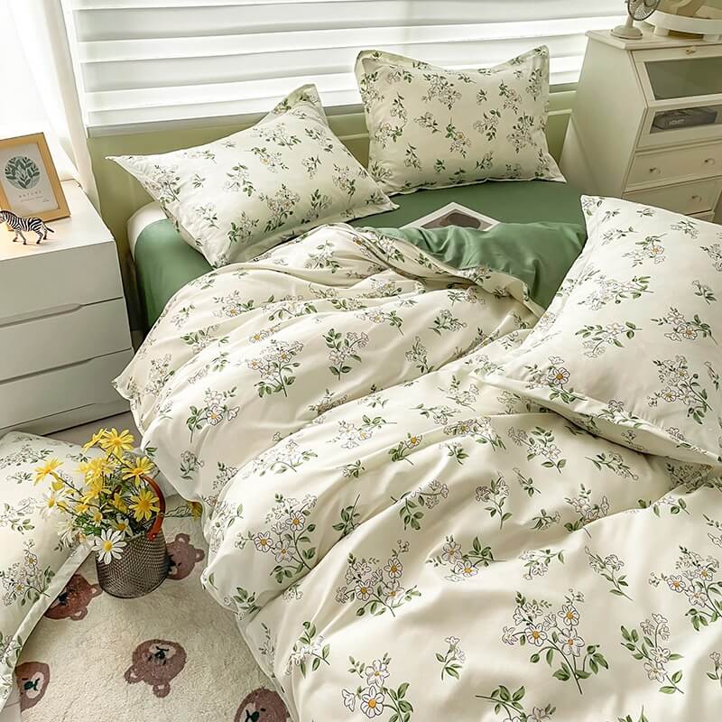 Vintage Chamomile Flower Bedding Set — Soft-Touch Cotton Duvet & Pillowcases — Lifestyle 5