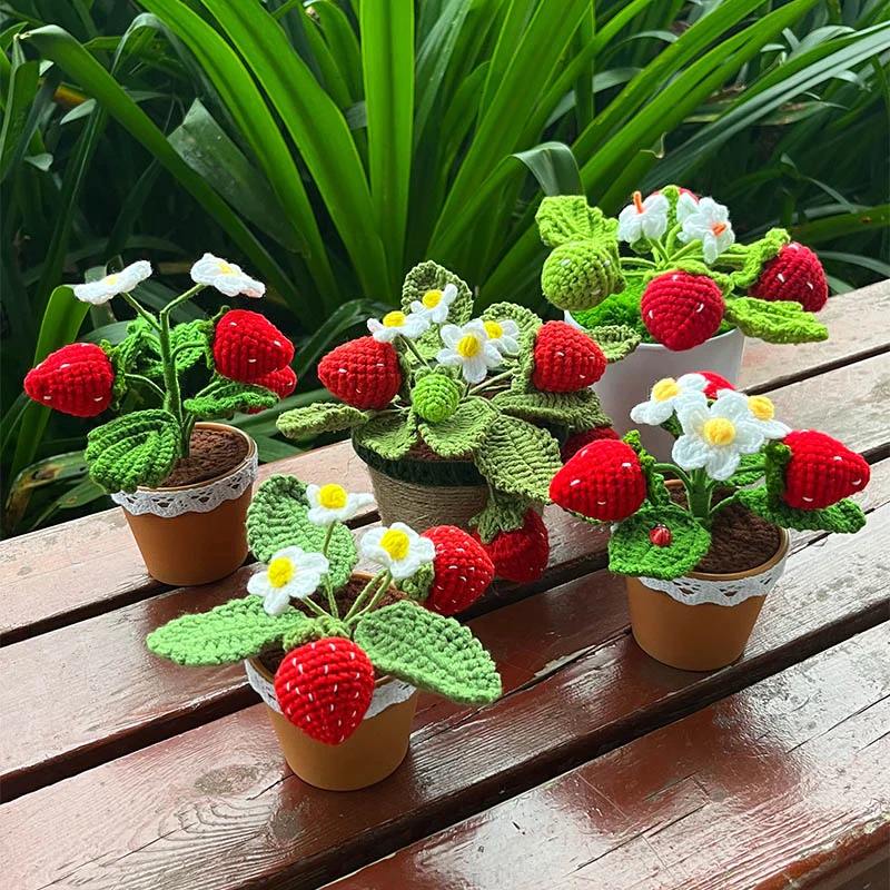 Crochet Potted Strawberry Bush — Soft Plush Companion for Desk and Bedroom — Detail