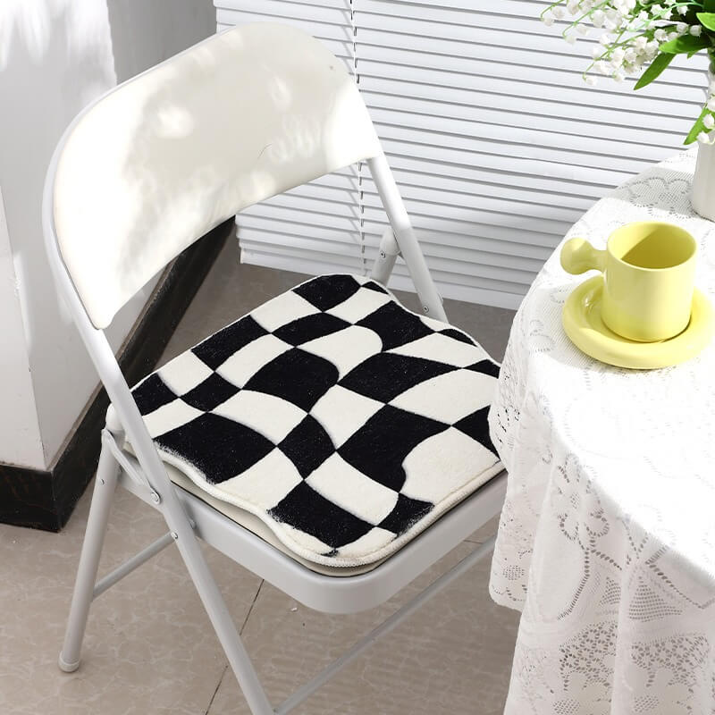 Curvy Checker Mini Tufted Rug — Soft Accent Rug for Bedroom Layering — Detail