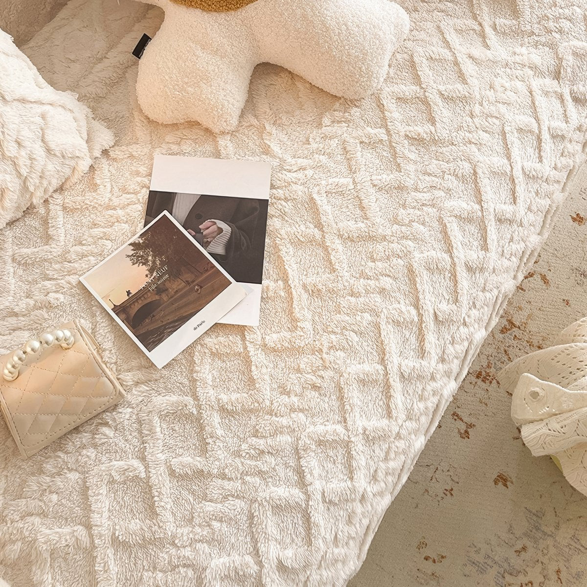 Diamond-Grid Plush Throw Blanket — Detail