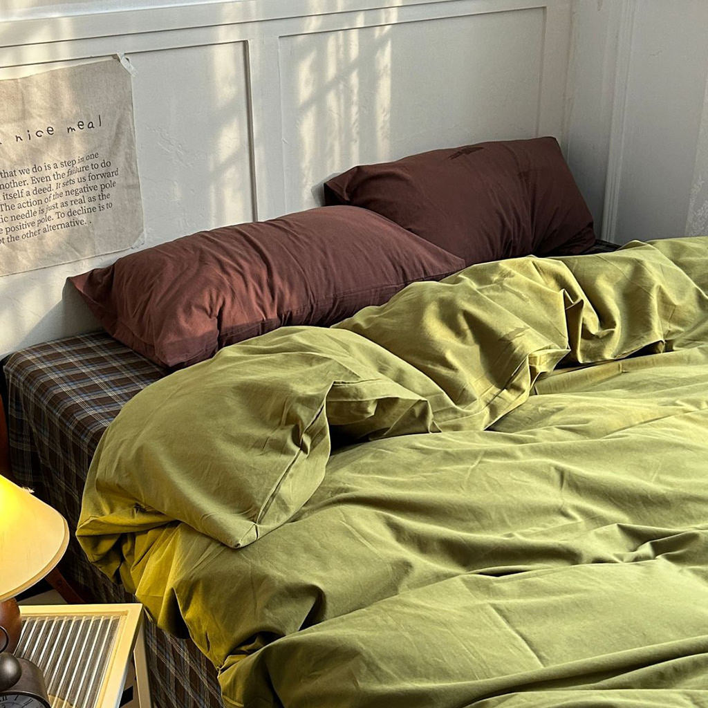 Olive Plaid Rustic Bedding Set — Soft-Touch Cotton Duvet & Pillowcases — Detail