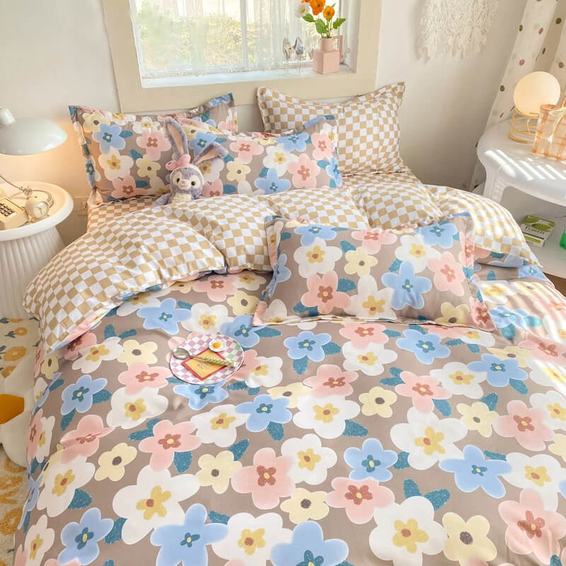 Pastel Brown Flowers Bedding Set — Soft-Touch Cotton Duvet & Pillowcases — Detail