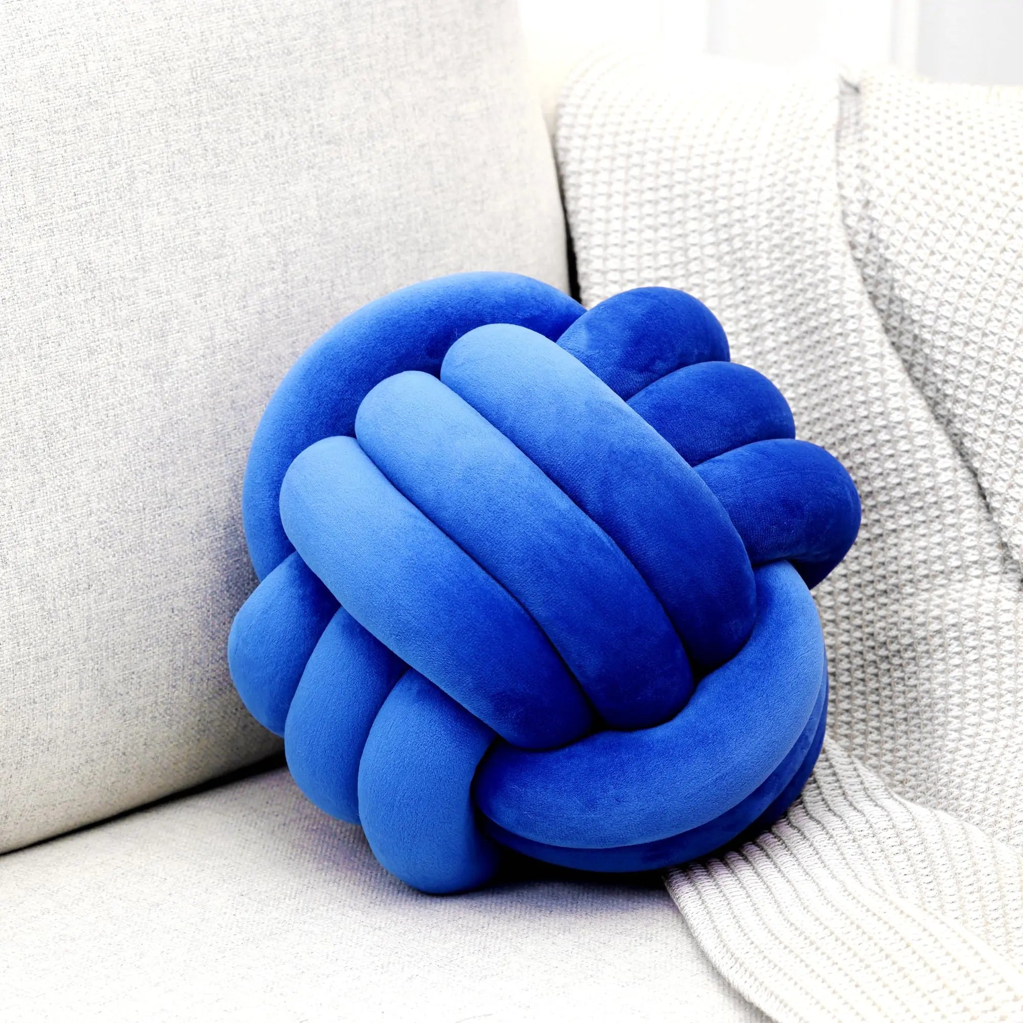 Nordic-Inspired Woven Knot Throw Pillow for Sleep and Relaxation - Available in Black, White, Blue, Pink; Small and Large Siz