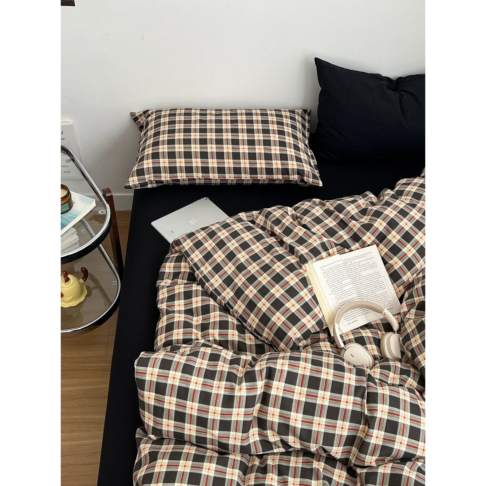 Green Plaid Bedding Set — Brushed Cotton-Blend Cover for Cosy Winter Bedrooms — Detail
