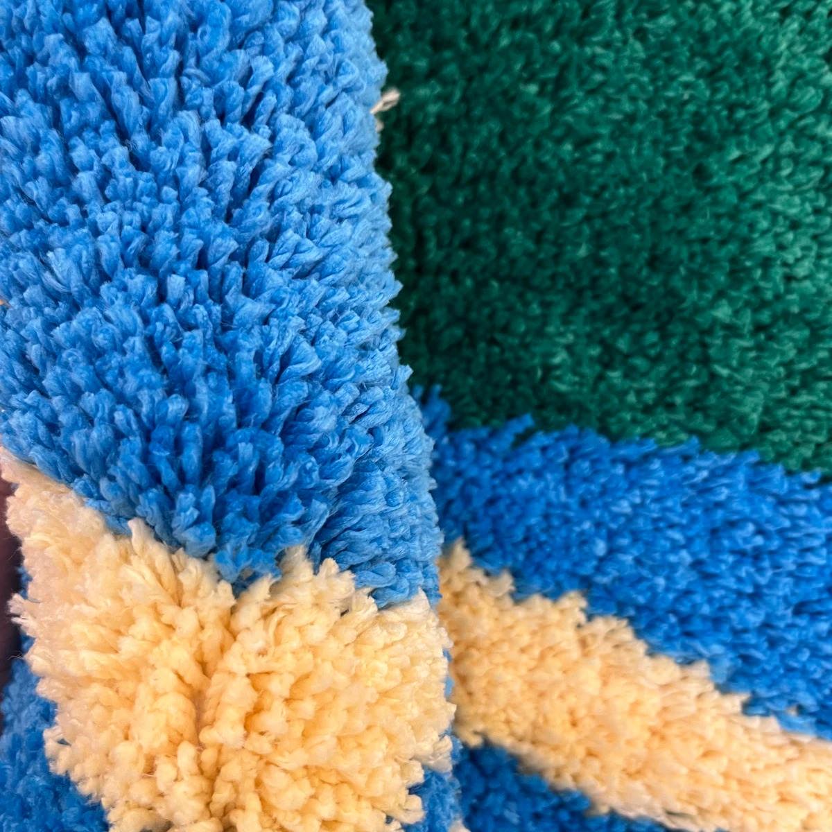 Frog in a Pond Tufted Rug — Soft Accent Rug for Bedroom Layering — Detail