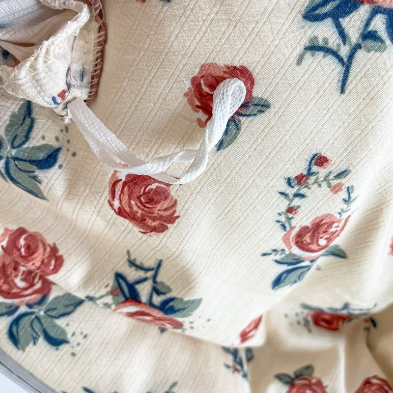 Vintage Red Roses Bedding Set — Soft-Touch Cotton Duvet & Pillowcases — Lifestyle 2