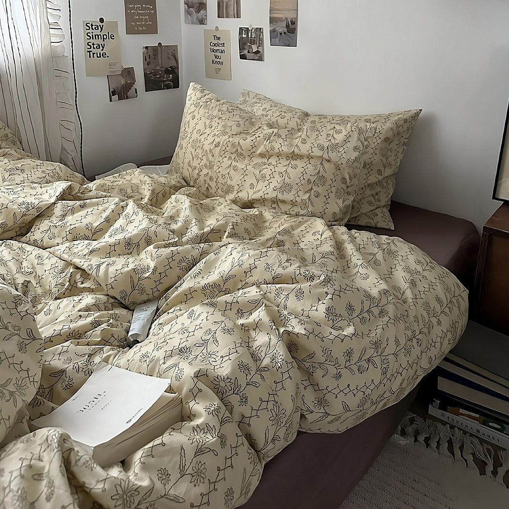 Vintage Floral Dream Bedding Set — Soft-Touch Cotton Duvet & Pillowcases — Lifestyle 2