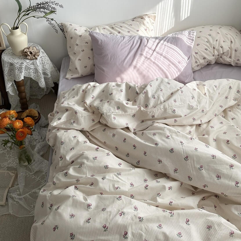 Vintage Grandmacore Floral Print Bedding Set — Soft-Touch Cotton Duvet & Pillowcases — Front view