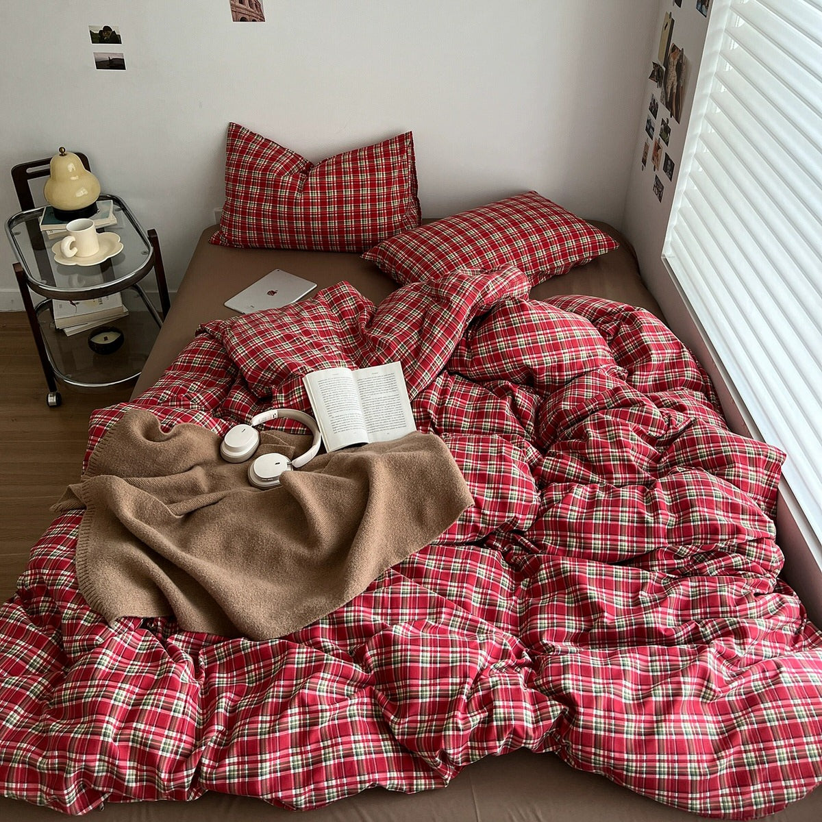Red Plaid Bedding Set — Soft-Touch Cotton Duvet & Pillowcases — Detail