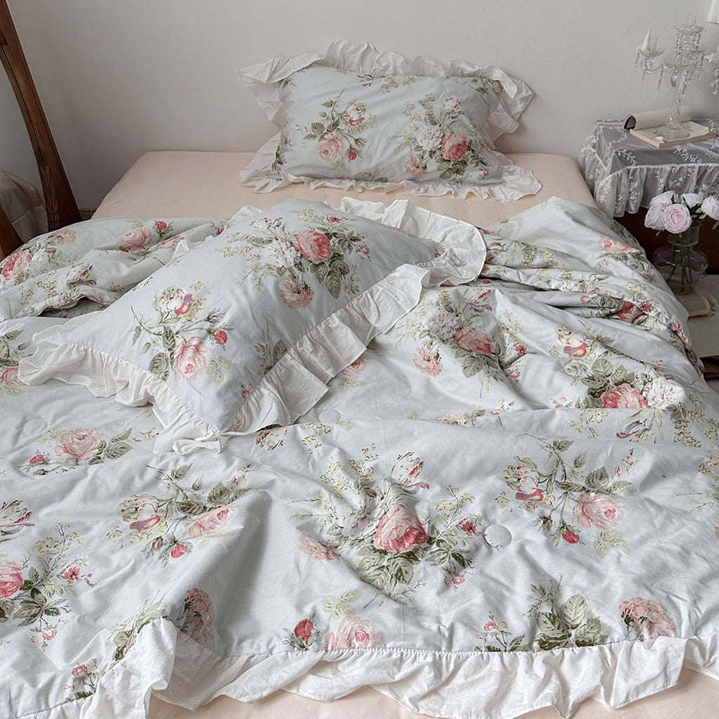 Vintage Sky Blue Cottage Roses Ruffle Summer Comforter Set — Soft-Touch Cotton Duvet & Pillowcases — Detail