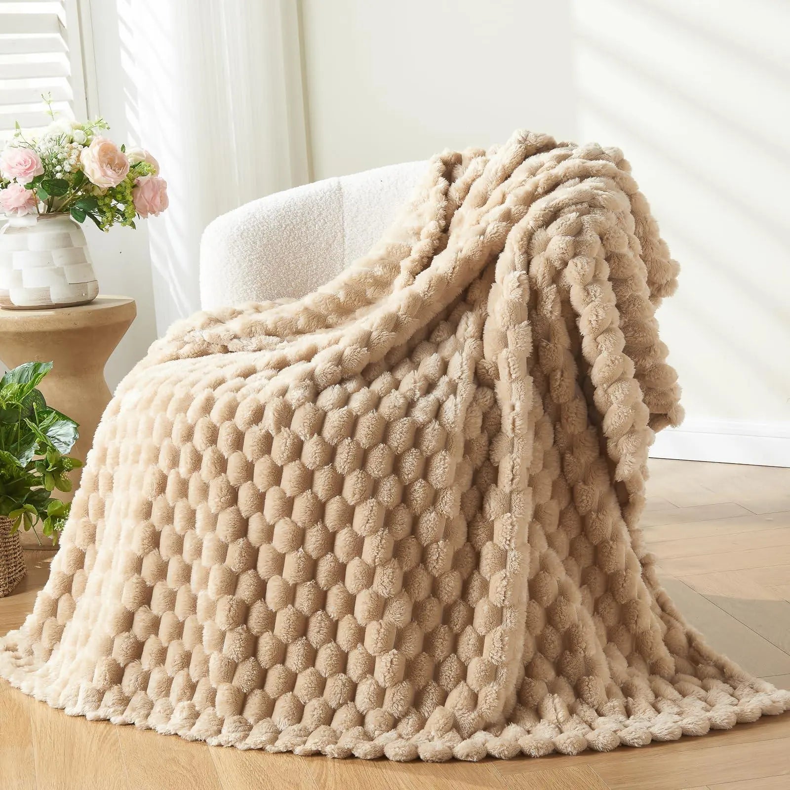 3D Cloud Design Silky Flannel Fleece Blanket in Army Green, Light Gray, Red, Blue - Multiple Sizes Available — Detail