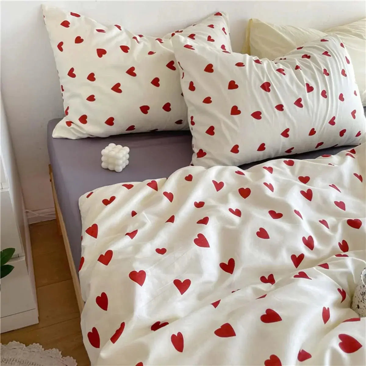Korean Love Heart Bedding Set - 4 Piece Collection in Multiple Sizes for Comfortable Sleep — Detail