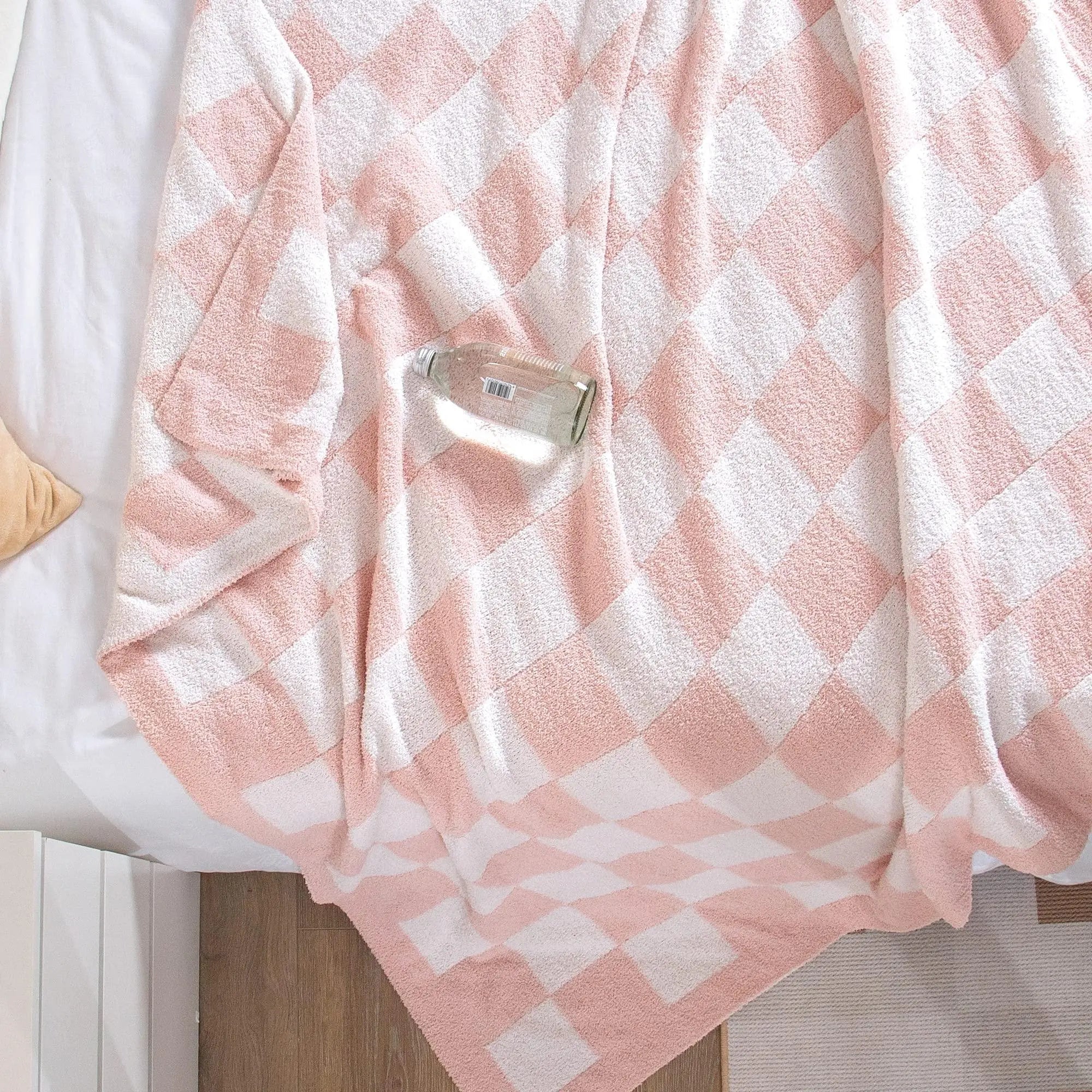 Soft Checkered Flannel Fleece Blanket for Comfort and Warmth - Available in Pink, Green, Blue, Brown, Multiple Sizes — Lifest