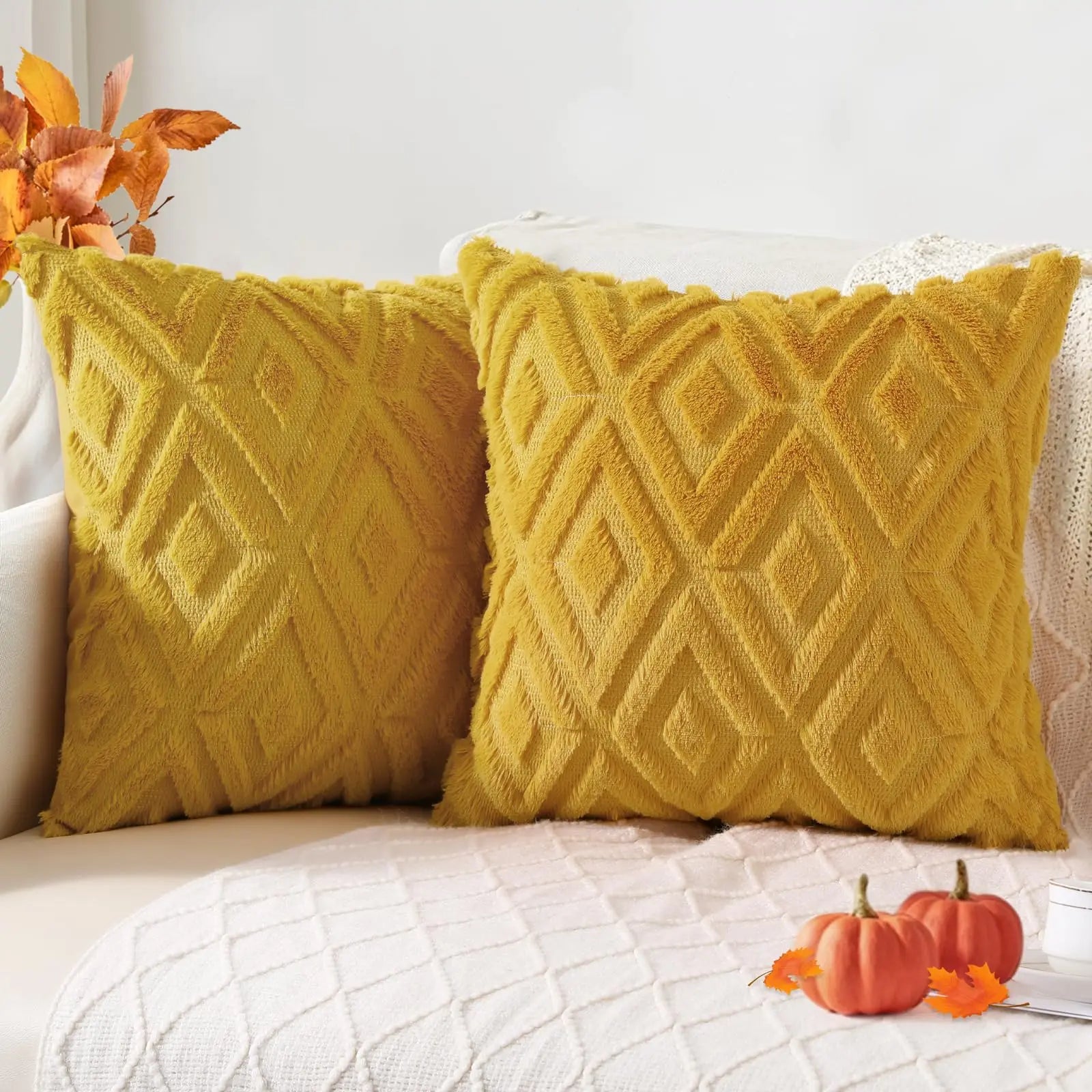 Diamond-Tufted Christmas Cushion Cover Set — Set of 2 — Detail