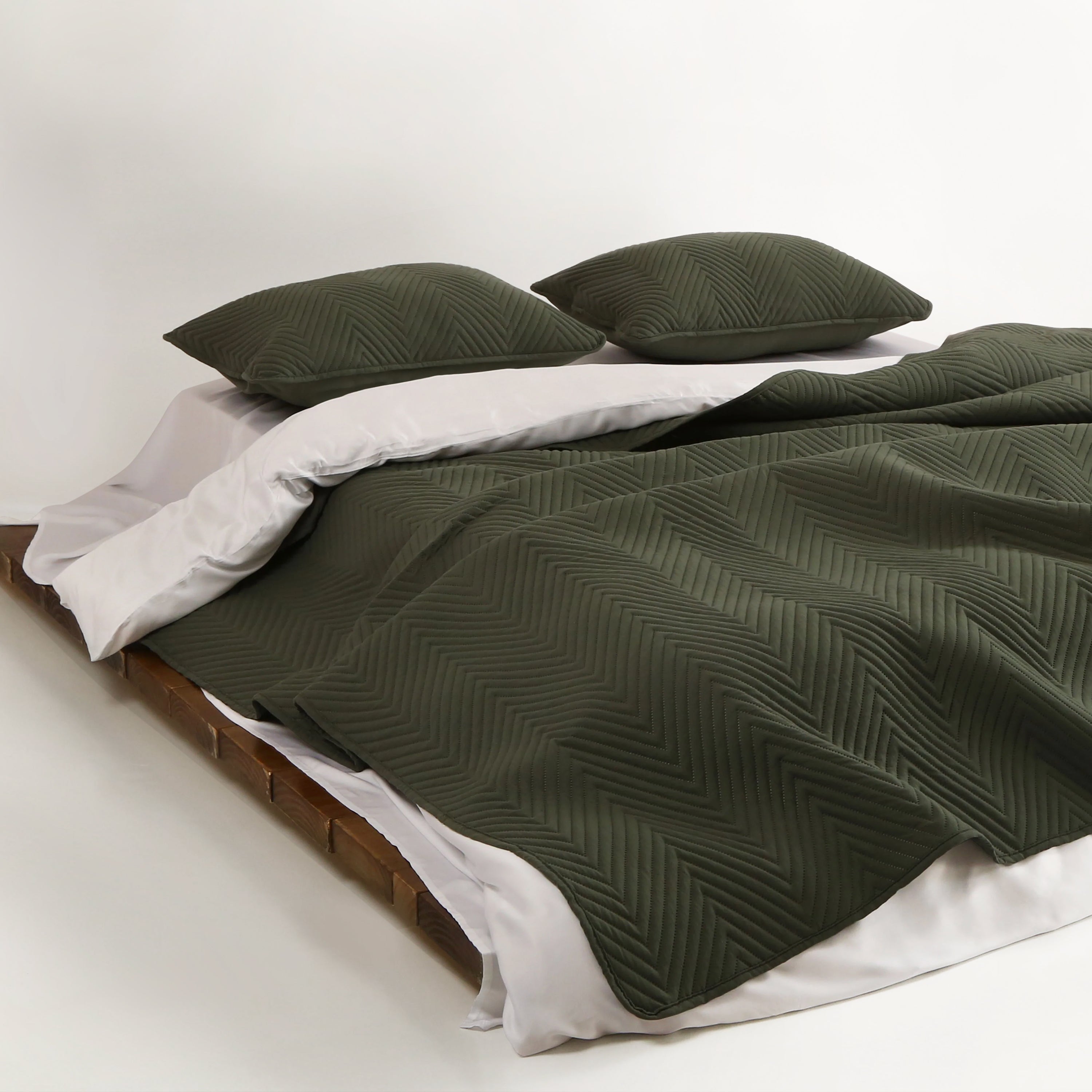 Snag-Free Quilted Coverlet — Pet-Friendly Reinforced Stitch — Detail