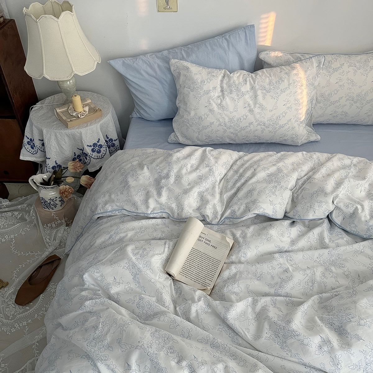Blue Floral Line Art Bedding Duvet Cover Set — Detail