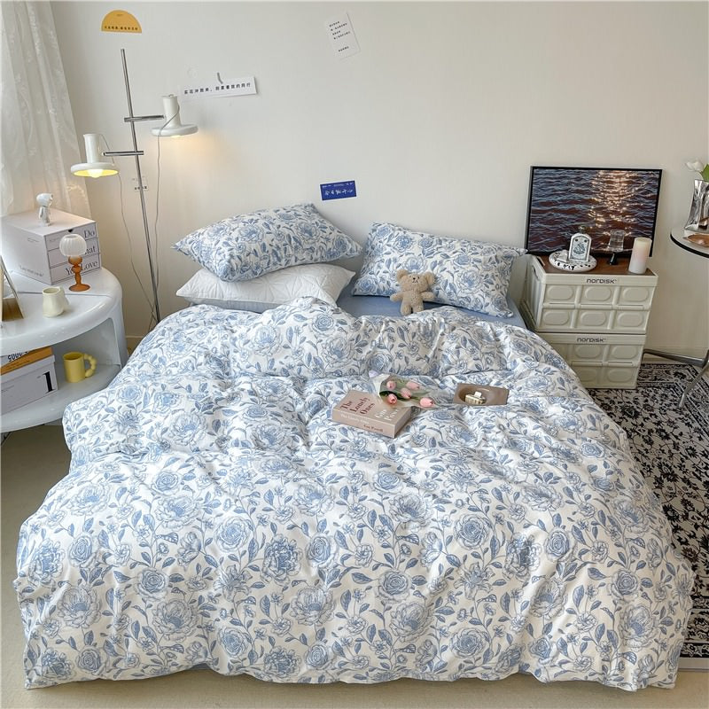 Blue Flowers Pattern Print Bedding Set — Soft-Touch Cotton Duvet & Pillowcases — Detail
