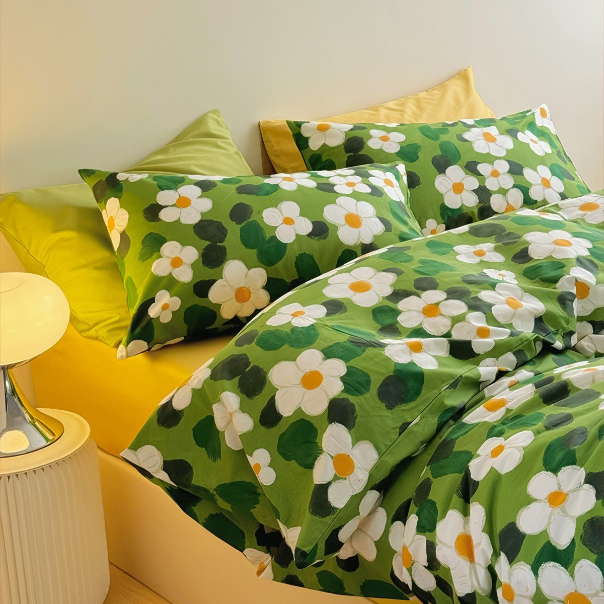 Green Garden Daisies Print Bedding Set — Soft-Touch Cotton Duvet & Pillowcases — Detail