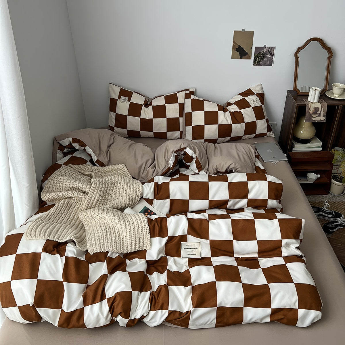 Brown Checkered Bedding Set — Soft-Touch Cotton Duvet & Pillowcases — Detail