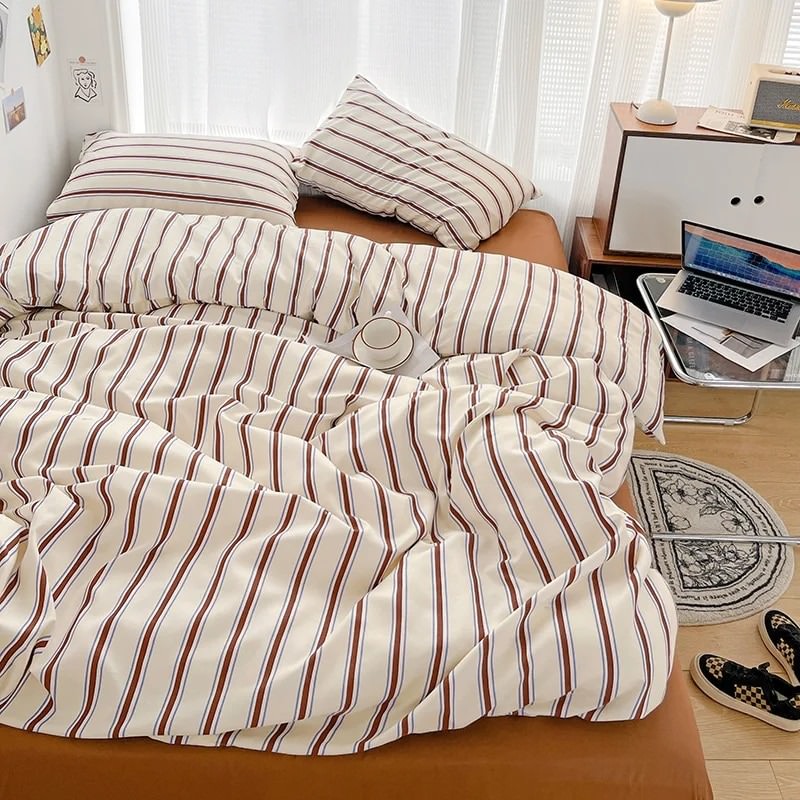 Striped Minimalist Bedding Set — Soft-Touch Cotton Duvet & Pillowcases — Detail