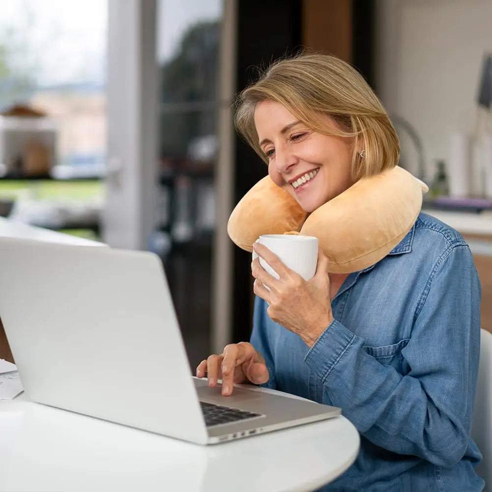 Cartoon Travel Neck Pillow for Sleep and Comfort - U Shaped Design in Dinosaur, Pastoral Dog, Little Penguin, Piggy — Detail