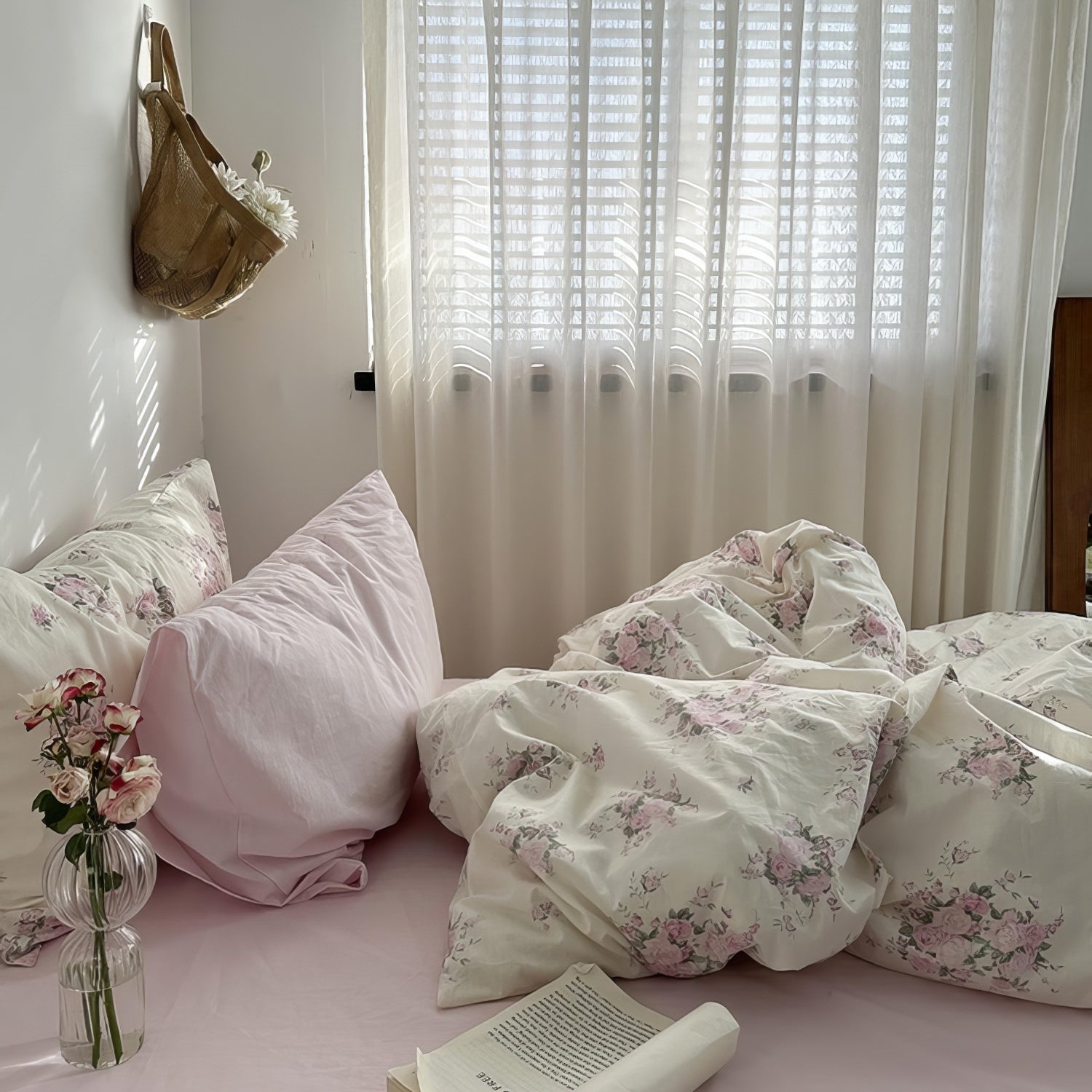 Pink Blooming Roses Bedding Set — Soft-Touch Cotton Duvet & Pillowcases — Detail