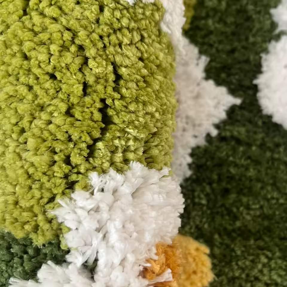 Daisy Bloom Accent Rug — Soft Accent Rug for Bedroom Layering — Detail