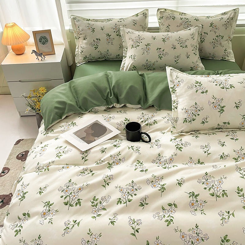 Vintage Chamomile Flower Bedding Set — Soft-Touch Cotton Duvet & Pillowcases — Front view