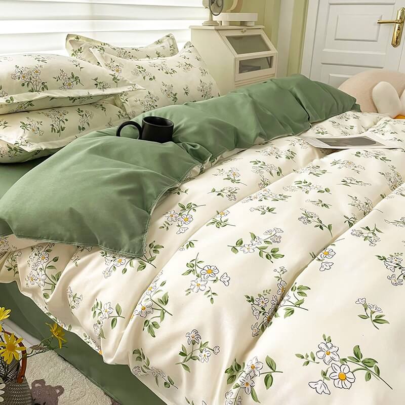 Vintage Chamomile Flower Bedding Set — Soft-Touch Cotton Duvet & Pillowcases — Lifestyle 2