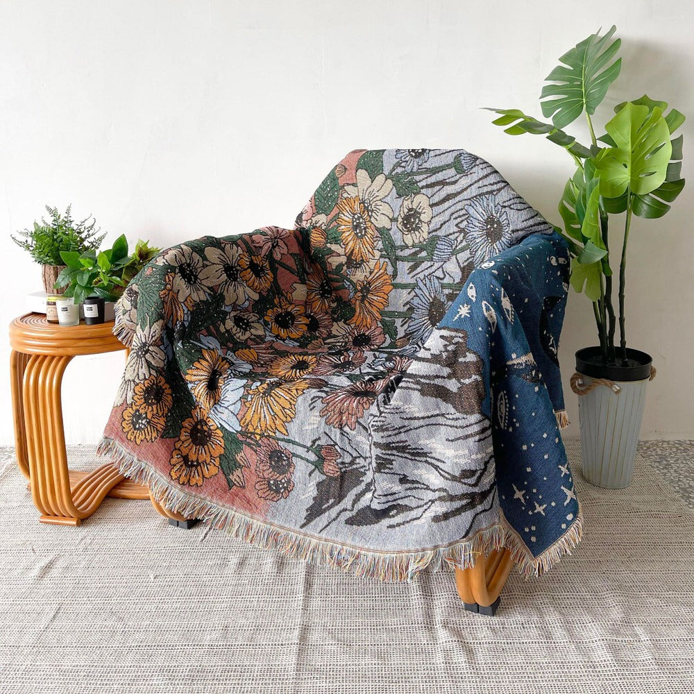 Mountain Floral Woven Throw Blanket — Soft Cotton Cover for Bed and Sofa Layering — Detail