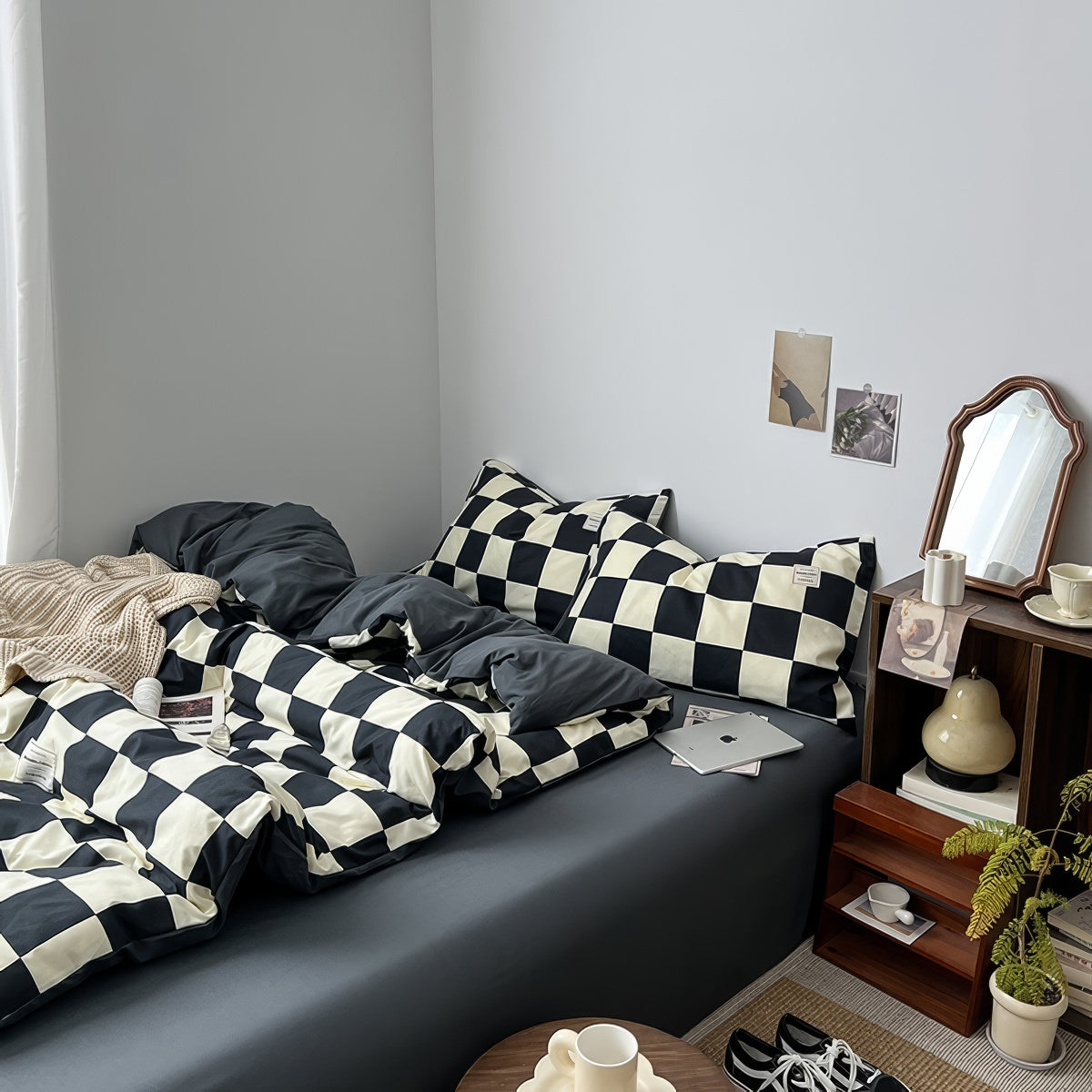 Black & Cream Checkered Bedding Set — Soft-Touch Cotton Duvet & Pillowcases — Detail