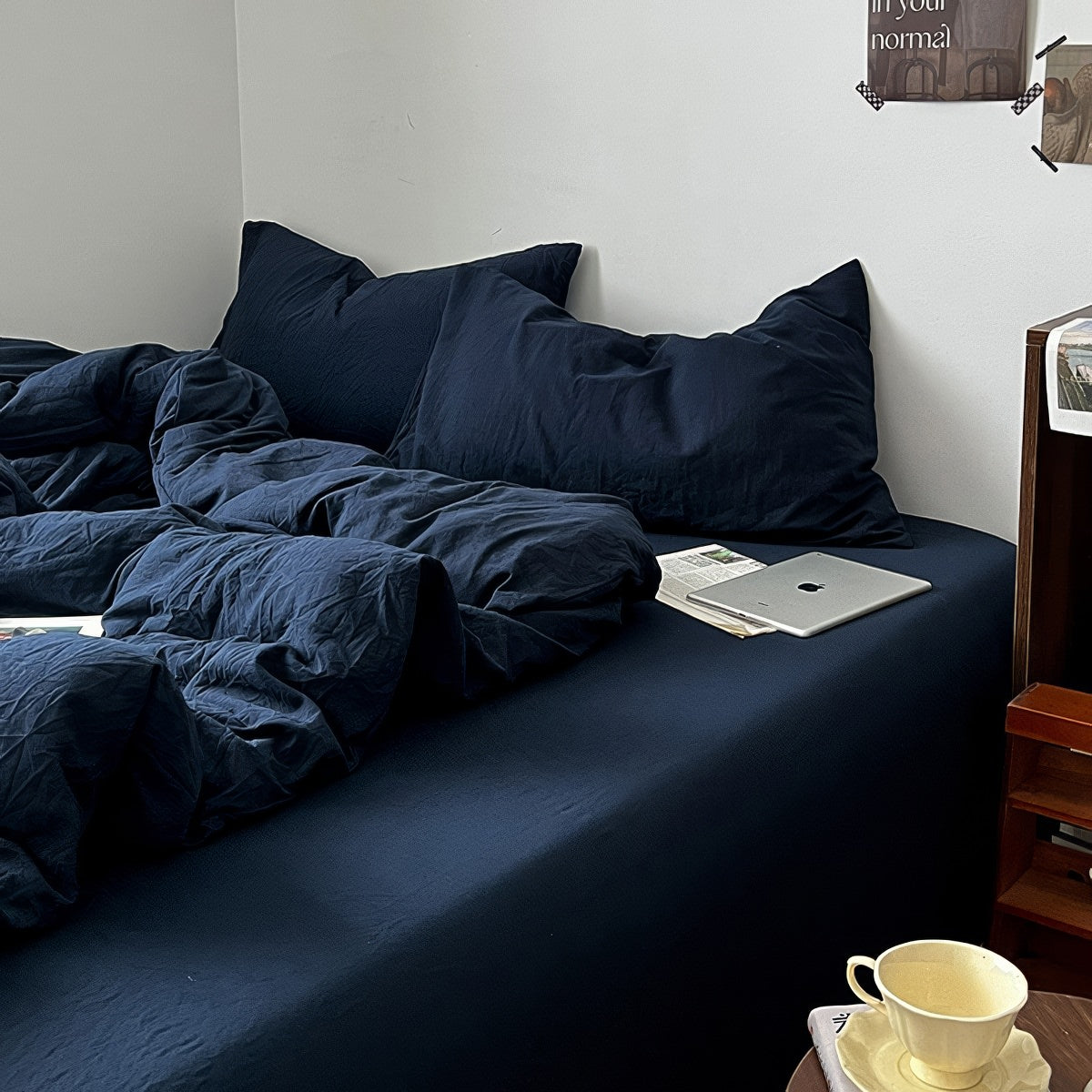 Deep Blue Ocean Minimalist Bedding Set — Soft-Touch Cotton Duvet & Pillowcases — Detail