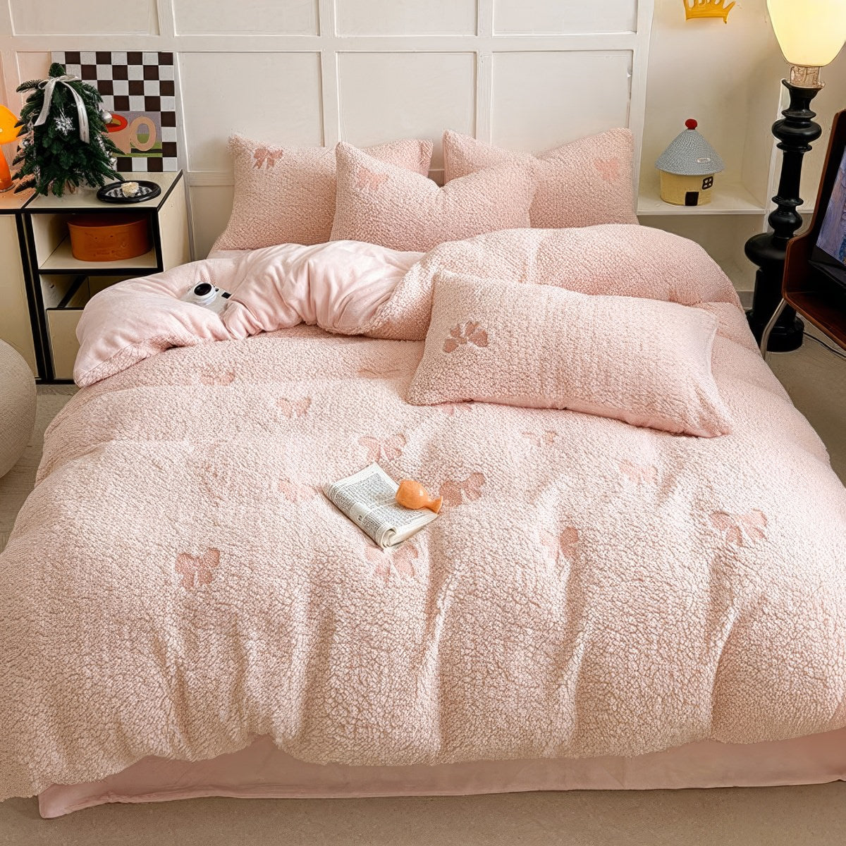 Embroidered Bow Sherpa Bedding Set — Plush Fleece Duvet Cover for Cold-Weather Bedrooms — Detail