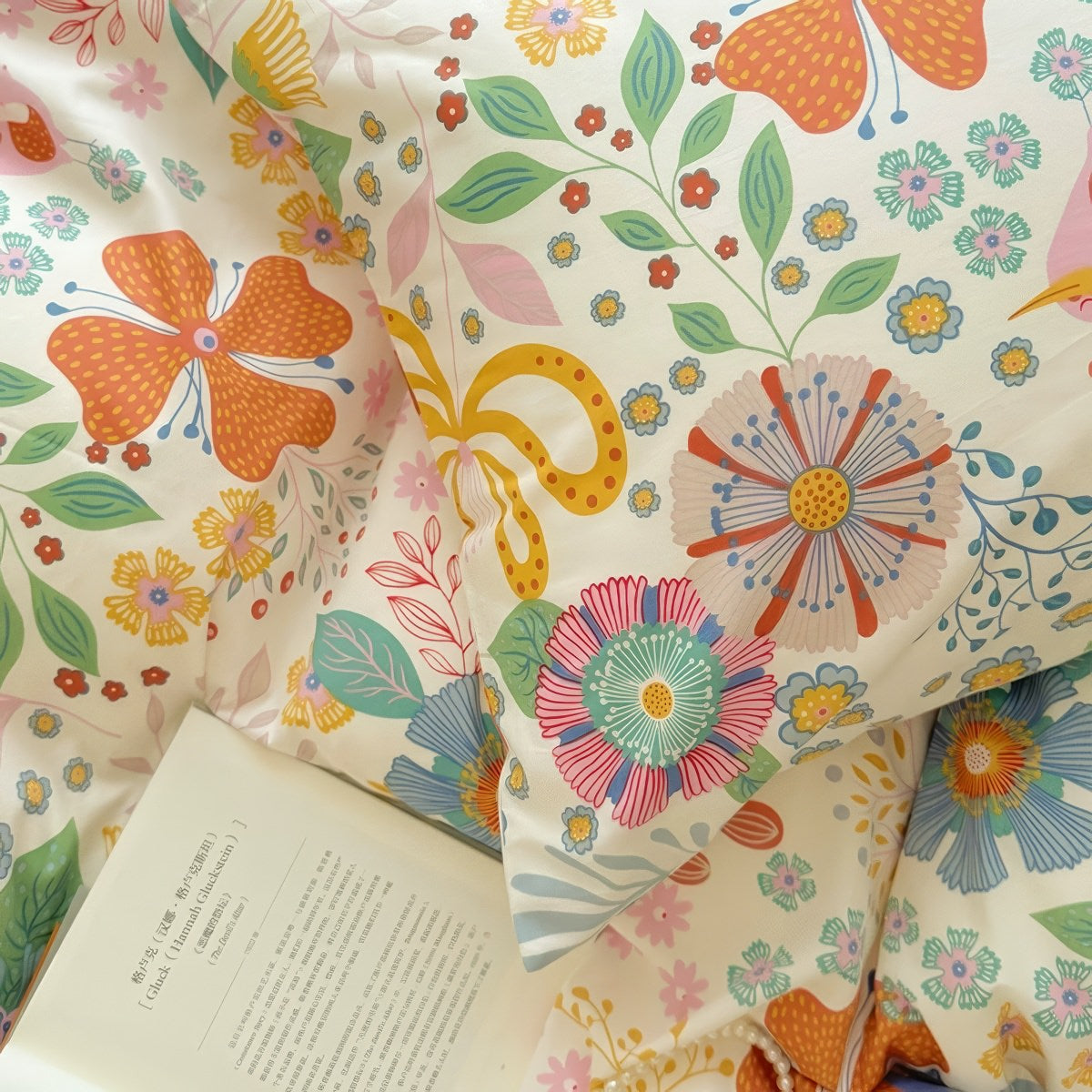Funky Flowers Bedding Set — Soft-Touch Cotton Duvet & Pillowcases — Detail