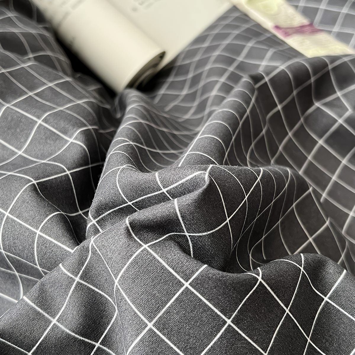 Minimalist Grey Grid Bedding Set — Soft-Touch Cotton Duvet & Pillowcases — Detail
