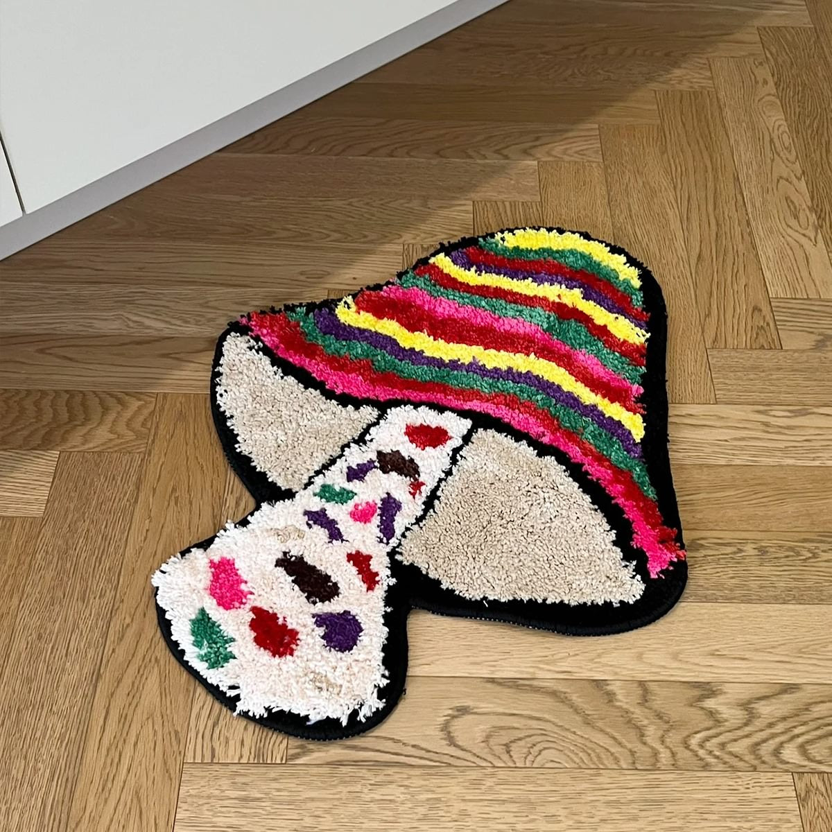 Groovy Mushroom Tufted Rug — Soft Accent Rug for Bedroom Layering — Detail