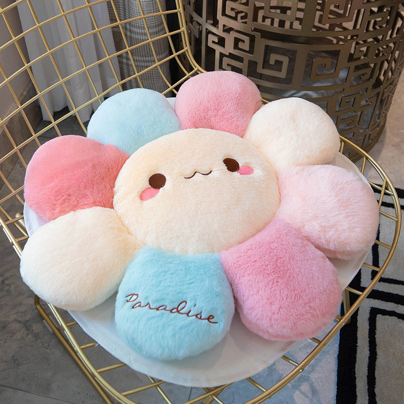 Flower Plush Pillow — Soft Sculptural Cushion for Bedroom and Sofa Styling — Detail