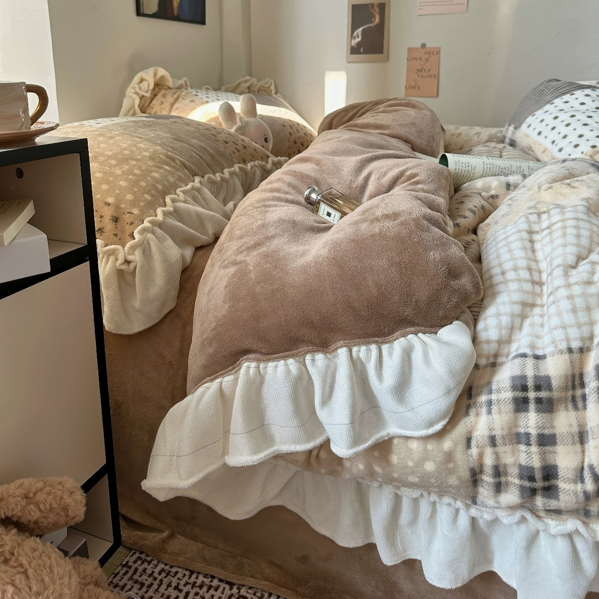 Patchwork Ruffle Bedding Set — Plush Fleece Cover for Cosy Winter Bedrooms — Lifestyle 1