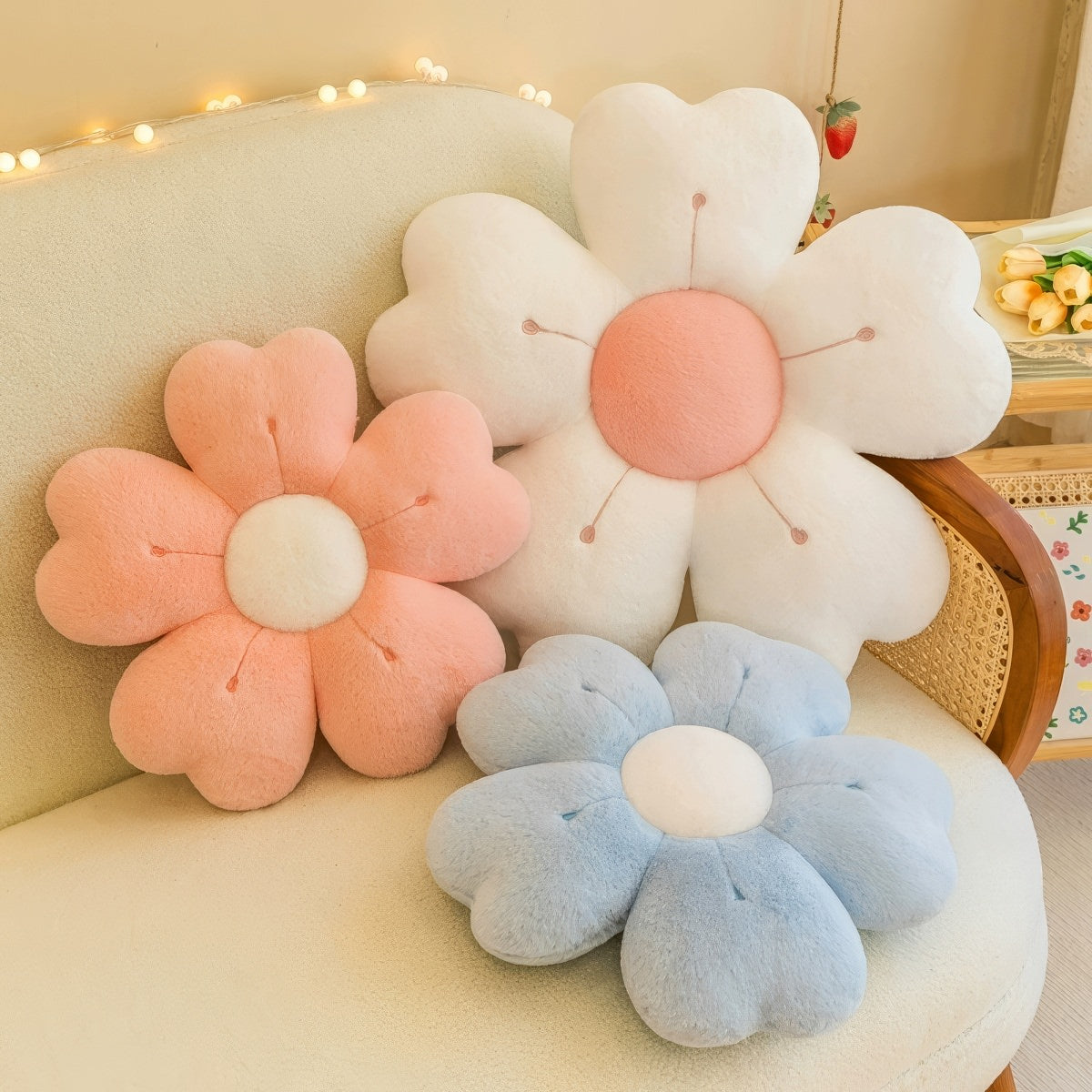 Plush Flower Floor Cushion — Soft PP-Cotton Fill for Lounging — Detail
