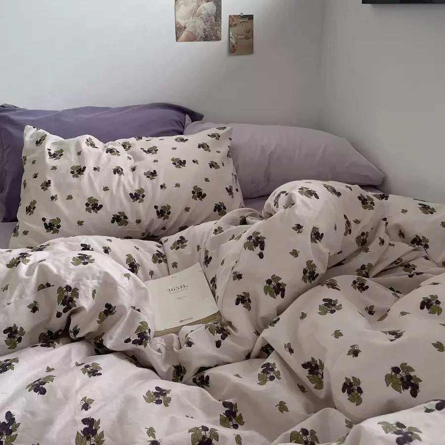 Purple Grape Vine Vintage Bedding Set — Soft-Touch Cotton Duvet & Pillowcases — Detail