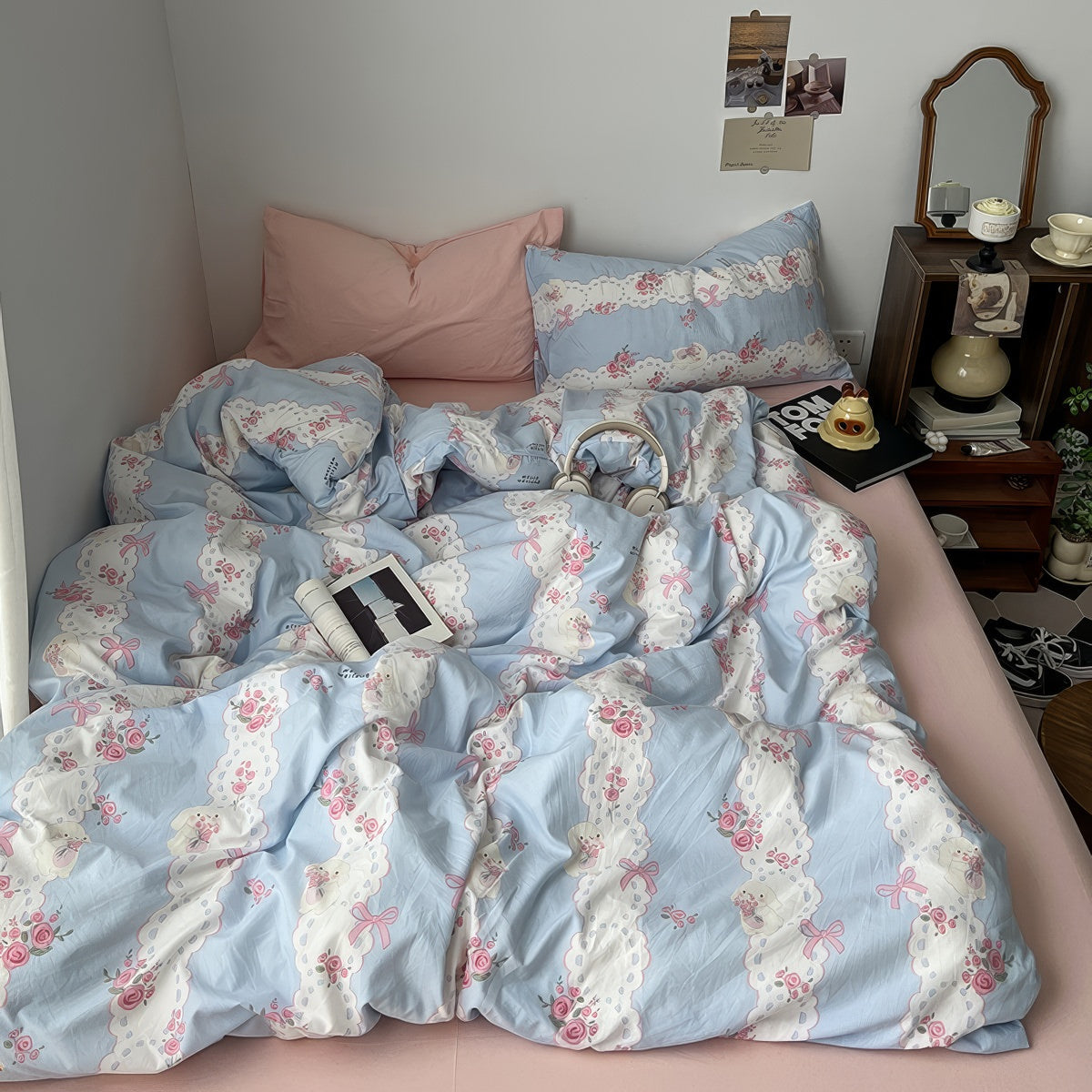 Romantic Blue & Pink Floral Lace Bedding Set — Soft-Touch Cotton Duvet & Pillowcases — Detail