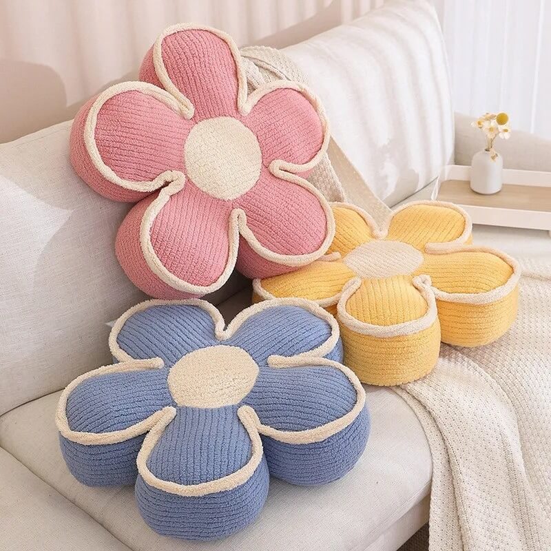 Pastel Daisy Throw Pillow — Plush Petal Cushion for Lounges — Detail
